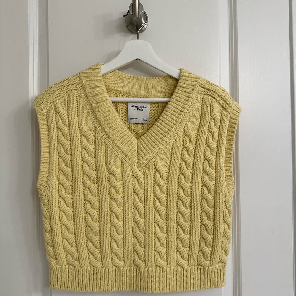 Abercrombie & Fitch Light Yellow V-Neck Sweater Vest